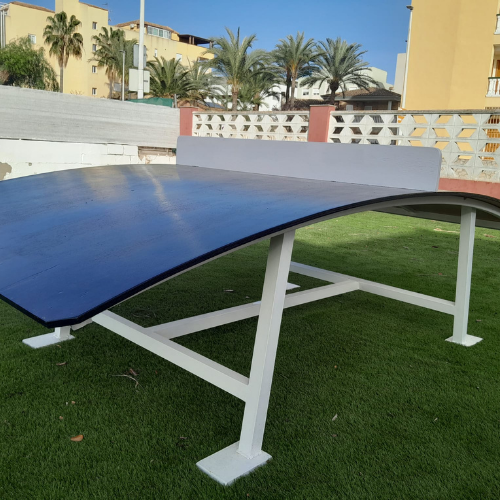 Mesa metálica exterior a medida en acabado azul