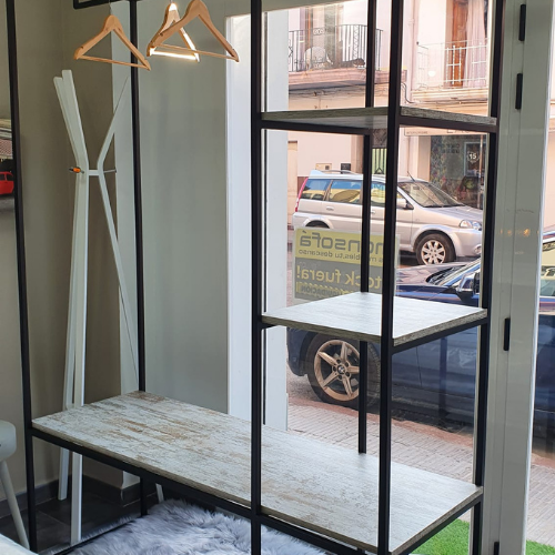 Perchero metálico a medida con balda de madera