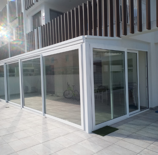Cerramiento de terraza en aluminio y vidrio realizado por Aluminis Samar en vivienda particular